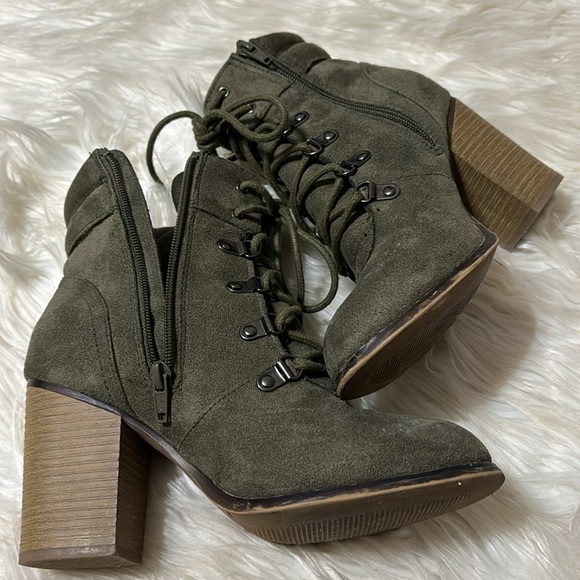 Candies lace up high heeled boot - Picture 2 of 8